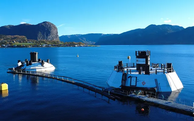To lukkede glober fra FishGlobe i sj&oslash;en ved RyFish.